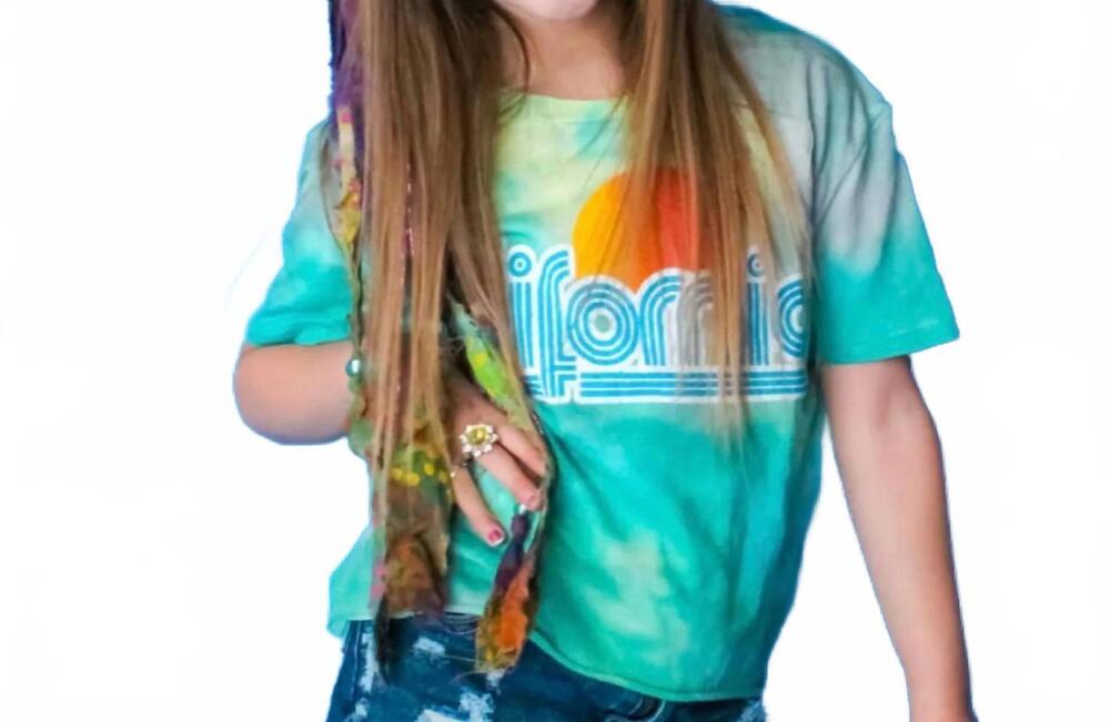 NEW ROWDY SPROUT california not quite crop tee in blue
